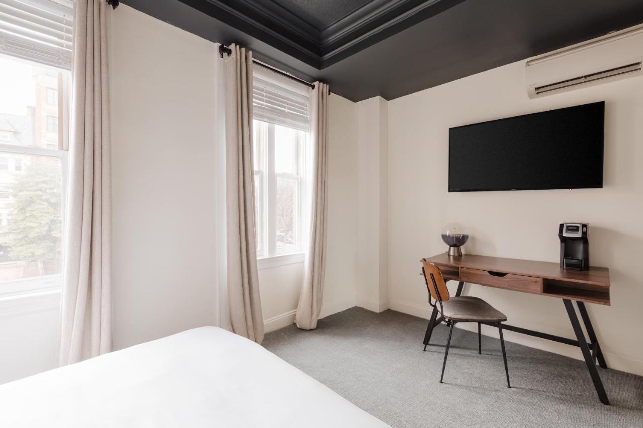 Dupont Circle Embassy Inn By Found Washington Oda fotoğraf